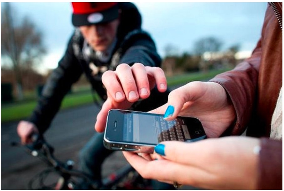 Giải mã giấc mơ giật chân phải: Liên hệ với các con số may mắn