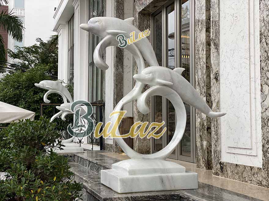 Giải mã giấc mơ thấy cá heo: Điềm báo tốt hay xấu?  Giấc mơ thấy cá heo thường mang ý nghĩa tích cực, nhưng liệu đó có phải là luôn luôn đúng? Tìm hiểu các khía cạnh khác nhau của giấc mơ này và những điềm báo tiềm ẩn.