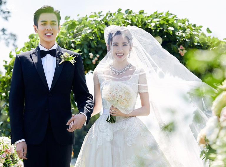 Mơ Bị Mọi Người Cười Chê Đánh Con Gì